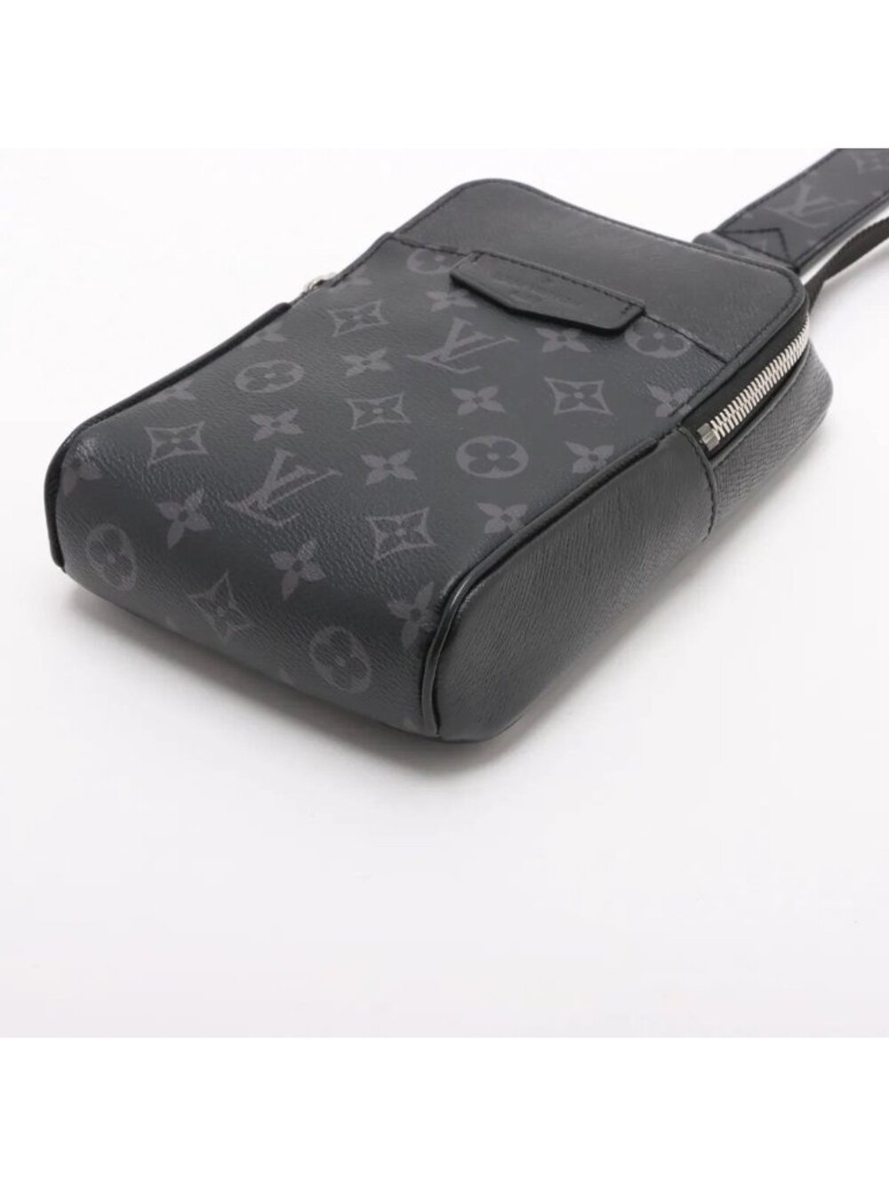 Louis Vuitton Taigarama Outdoor Sling Bag 2-Way Shoulder - Picture 3 of 10